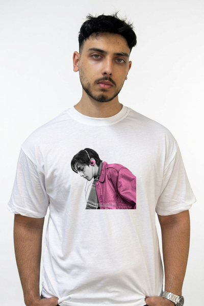 Anetos V BTS_1 Σχεδιαστικό εμπριμέ μπλουζάκι oversize σε λευκό χρώμα