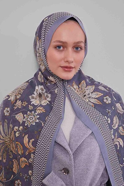 Levidor Gray Tulip Pattern Sport Shawl