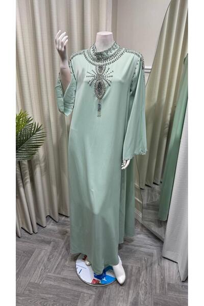 Mar style Royal Style Thobe with Silver Embroidery and Luxurious Cape