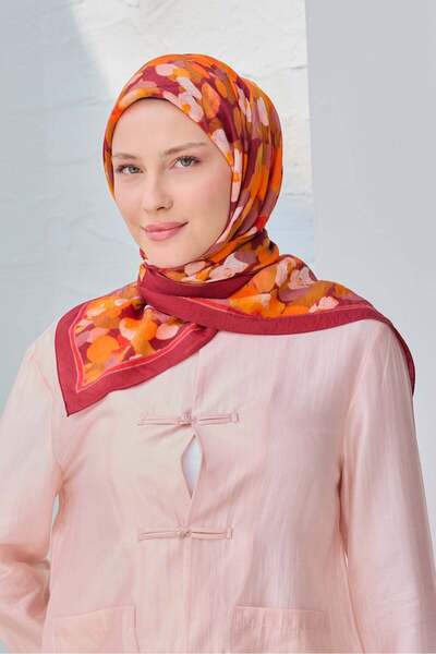 Silk Home وشاح فيلورا بنقشة الزهور باللون العنابي