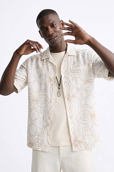 BARRELS AND OIL Men's Pattern Embroidered Short Sleeve Shirt - Ecru