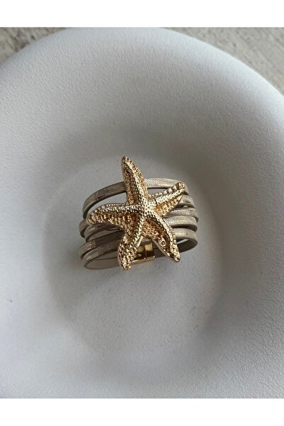 ADELYA CONCEPT Gold Starfish Detailed Bracelet with Magnetic Closure