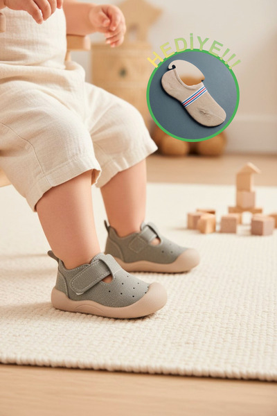zaby أحذية الأطفال من First Step مع شريط فيلكرو ونعل مانع للانزلاق + هدية جوارب