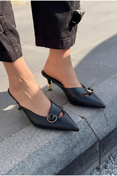 I Love Shoes شبشب ديلفور بكعب من الجلد الأسود غير اللامع