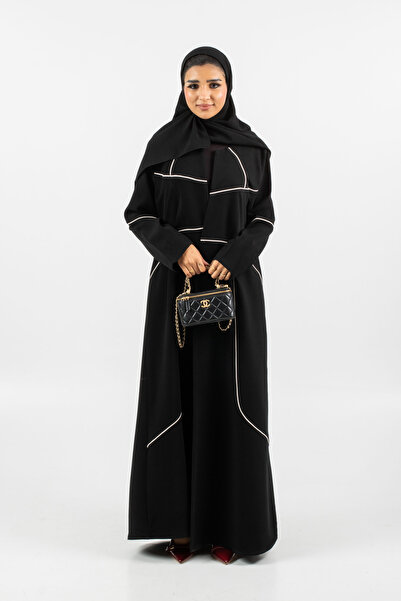 HYX عباءة نسائية سوداء مع تفاصيل خطوط هندسية بيضاء متباينة، تصميم بألوان متبا...