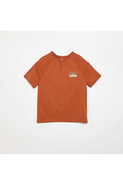 KIABI Embroidered Short-Sleeved T-shirt BROWN