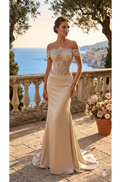 NUHAIRa Embroidered Tulle Evening Dress on the Yarbi with a Tail