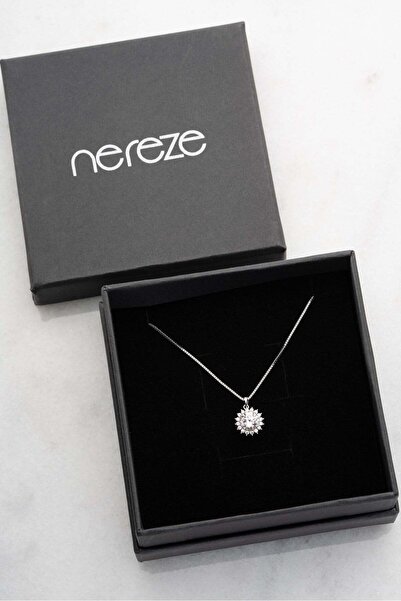 Nereze 925 Ayar Gümüş Sertifikalı Mozanit Taşlı Küp Zincirli Tektaş Model Kolye