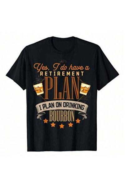 Astogria13 نعم، لدينا خطة تقاعد. تي شيرت I Plan On Drinking Bourbon، مصنوع من...