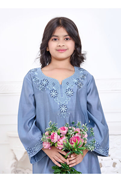 Artemea By Styli جلابية رمادية مطرزة على شكل حرف A للفتيات