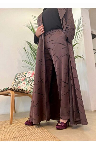 details Aubergine Smart Abaya