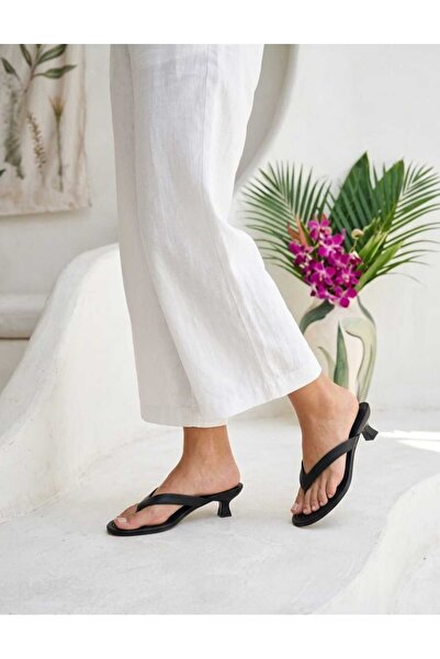 ereskiga Black Leather Flip-Flop Heeled Slippers with Orthopedic Stitching De...
