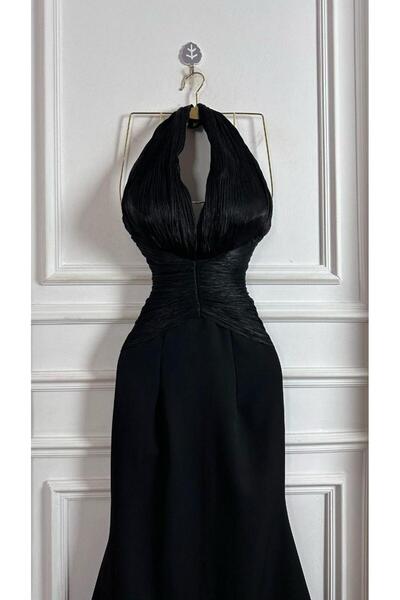 leen fashion Black Halter Evening Gown with Sculpted Pleats and Long Train