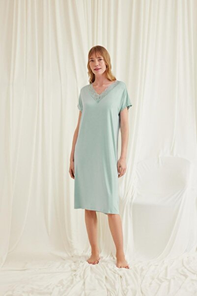 Mariposa Secret Light Green Viscose Nightgown with Lace Collar and Short Sleeves