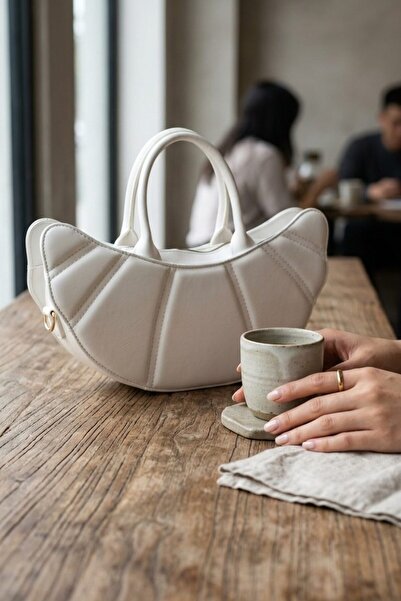 I Love Shoes Tavio White Matte Leather Women's Shoulder Bag