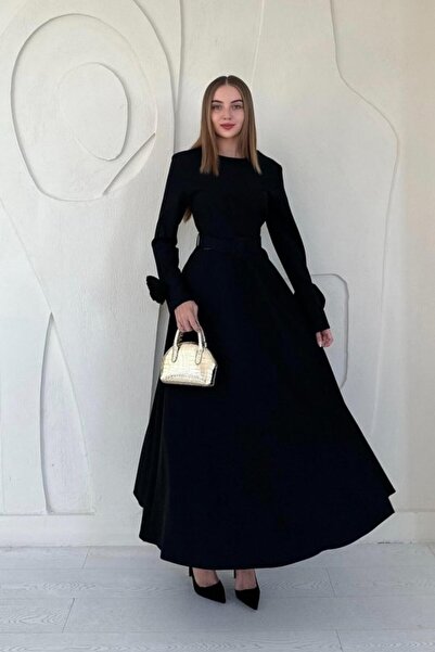 Elbee Fashion Woman Μαύρο φόρεμα σε γραμμή Α με τριαντάφυλλα στα μανίκια