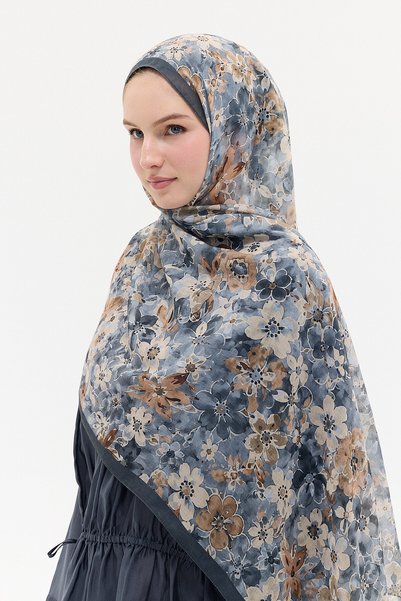 cs camellia scarf شال قطني ناعم بنقشة زهور مقرمشة - أنثراسايت
