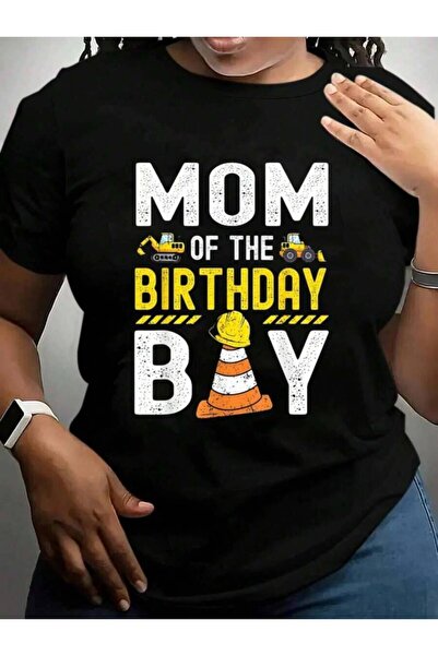 k222 تي شيرت بطباعة جرافيكية سوداء عليه عبارة "Mom Of The Birthday Boy Constr...