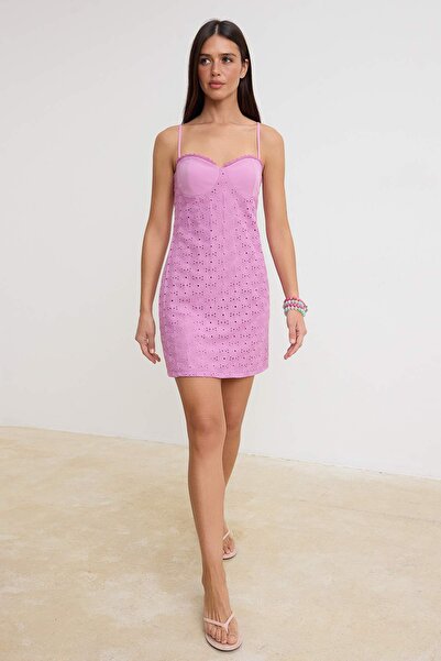 Συλλογή Trendyol Λιλά Φόρεμα με Τιράντες και Κέντημα / Μίνι Υφαντό Φόρεμα TWO...