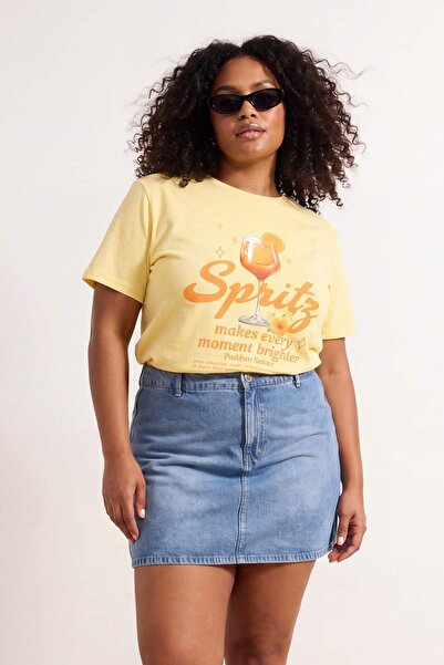 Trendyol Curve Yellow Cocktail Printed Boyfriend Plus Size T-Shirt Tbbss26Bf0...