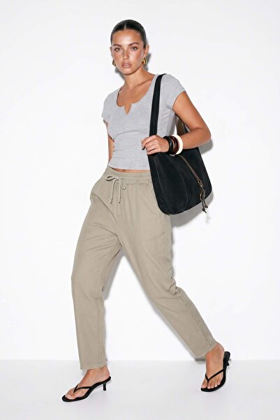 Drop by TrendyolMilla Haki pantalone od gabardina sa elastičnim strukom i tan...