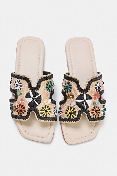 TRENDYOL SHOES نعال نسائية من القش المطرز باللون الأسود