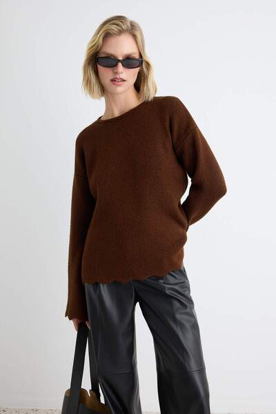 Trendyol Collection Pulover tricotat de bază, mai sustenabil, maro, cu detali...