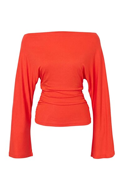 Trendyol Collection بلوزة حمراء مسطحة بياقة قاربية وأكمام خفاشية وحزام عند ال...