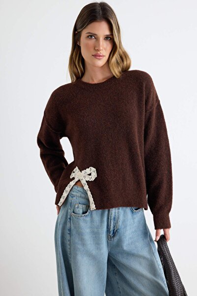 Trendyol Collection سترة تريكو ذات جودة خاصة وملمس ناعم مع تفاصيل شريطية من ا...
