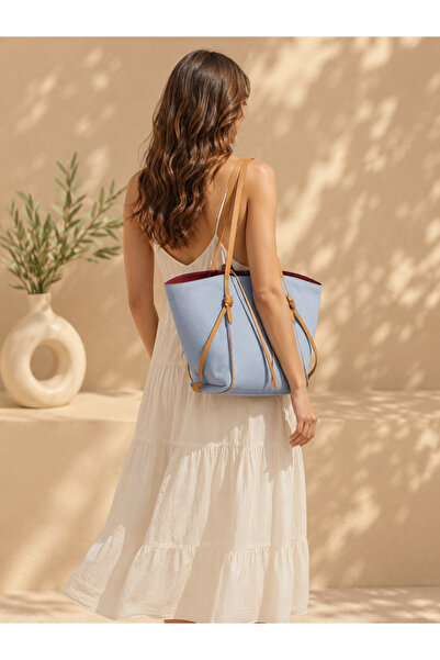 Bags Italia Geanta bleu pastel, din piele, cu detalii camel si design elegant