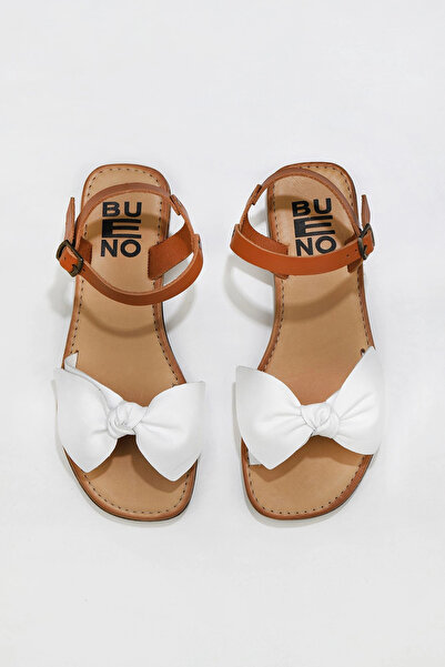 Bueno Shoes صندل نسائي من الجلد باللون الأبيض تان 01wu3424