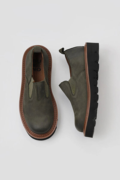 Bueno Shoes Pantofi cu toc cu pană pentru femei din nubuc kaki închis 01wv10207