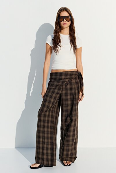 Bershka Fular detaylı tailored fit pantolon