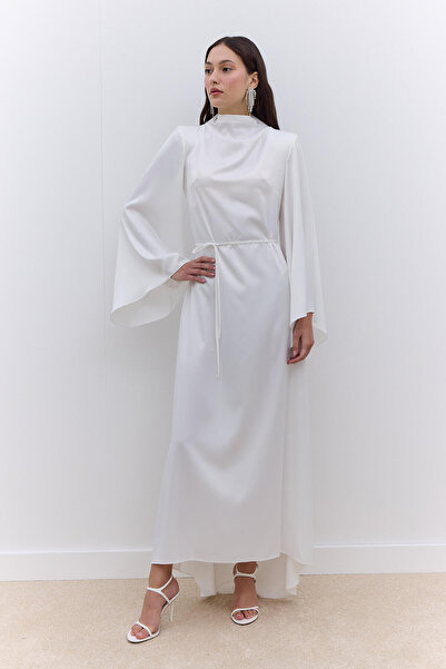 Manuka Satin-Abendkleid mit weiten Ärmeln in Ecru