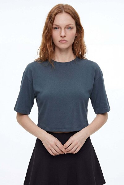 HAKKE Natural viscose blouse with wide sleeves sitting on the waist