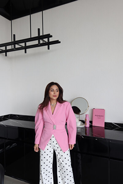 Özge Özgenç Asimetrik Kesim Kemeri Lastikli Ceket