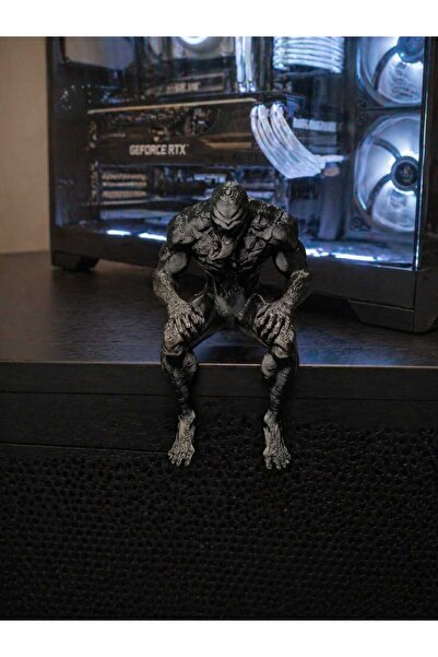 Ceresshop Venom Temalı Oturan Figür – Masaüstü ve PC Kasa Dekoru İçin 3D Bask...
