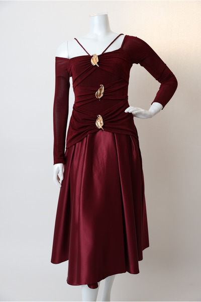 ELAN MODE The Magic Dress of the Holiday Has Four Fantasy Colors.