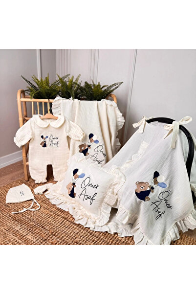 lambkin Müslin Ekru Set – Yastık, Battaniye, Puset Örtüsü ve Bebe Yaka Tulum