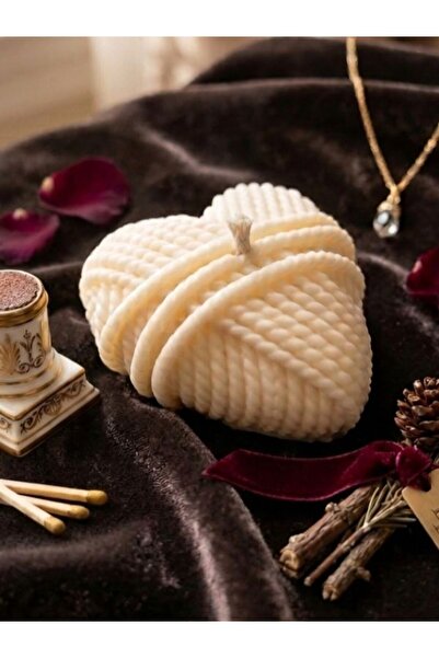 ARÉA Scents Thread of Love - 100% natural soy wax decorative candle
