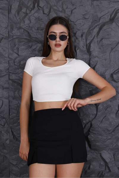 veira Ecru Ribbed Crop T-Shirt – Sporty Stylish Short Sleeve Model
