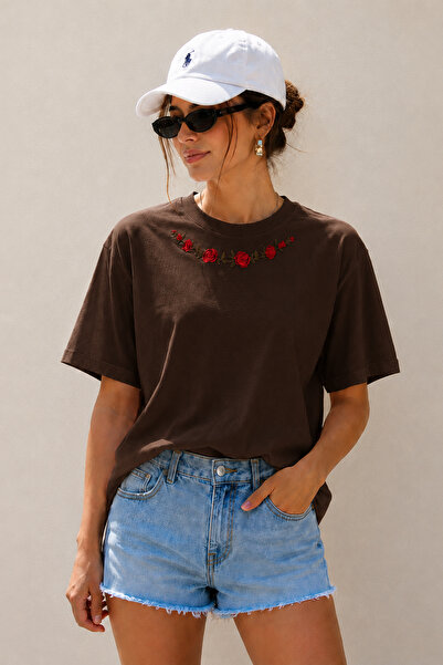 ArtYus Μπλουζάκι Unisex Oversize με λεπτομέρεια στάμπας σε σχήμα ροζ κολάρου ...