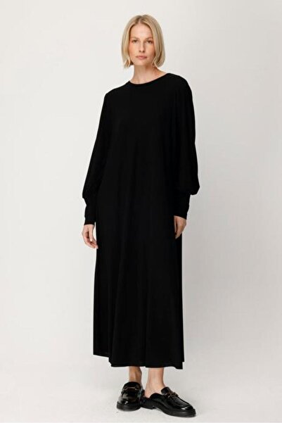 Noi Crepe a Form Cuffed Dress