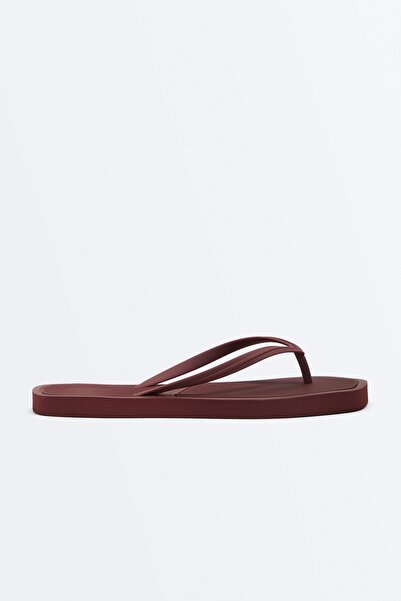 Oysho Kabartmalı plaj sandalet