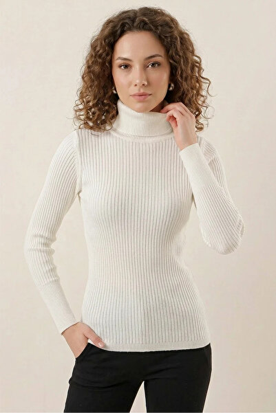 buğrahayalin Women's Turtleneck Fit-Cut Knitwear White Sweater
