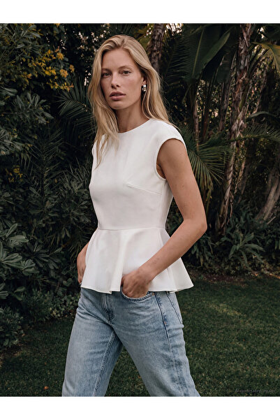 LC Waikiki Nevavm Farkıyla Oval Neckline Peplum Ruffle Blouse