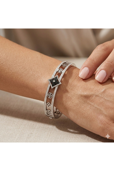 VELVIA Luxury Screw Pattern Bracelet with Square Inlaid Detail in the Center