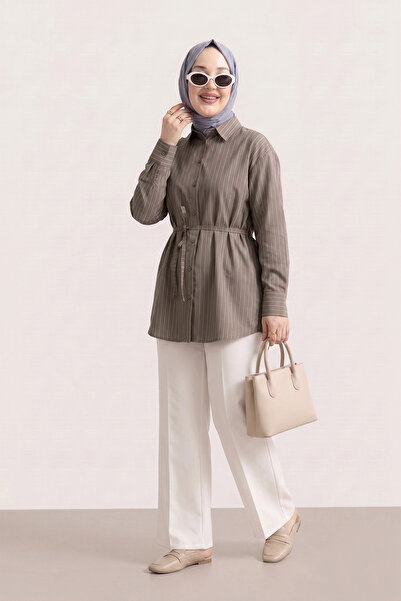 Suede Style 6508 - قميص نسائي أنيق ومريح من قماش البوبلين الناعم المنسوج بتفا...