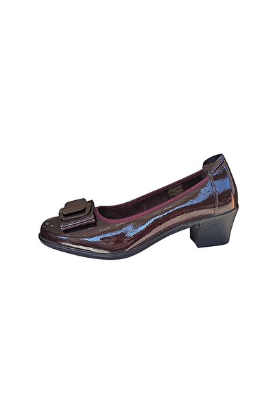 PASS Collection Elegant women's shoes made of leather with low heel, burgundy...