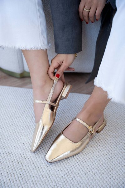 LamintaGlobal Noir Buckle Detail Women's Gold Ballet Flats
